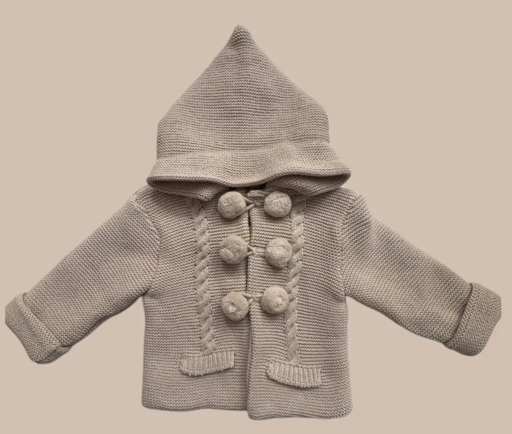 ABRIGO DOBLE PUNTO POMPONES